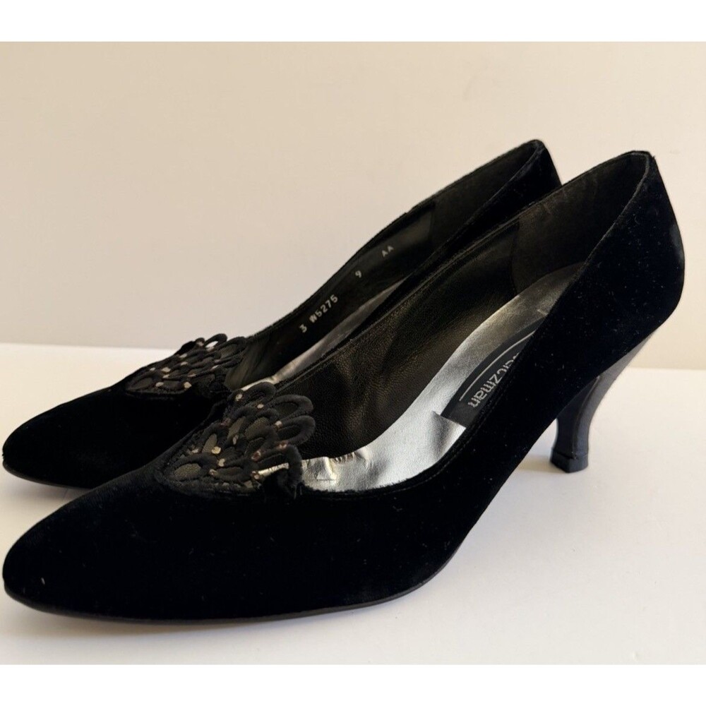 Stuart Weitzman Black Velvet Kitten Heel Pumps Pointed Toe Size 9 Spain